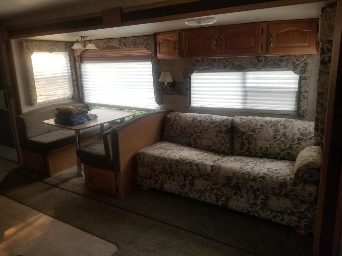 Noah'S Ark Campground Revelstoke Buitenkant foto