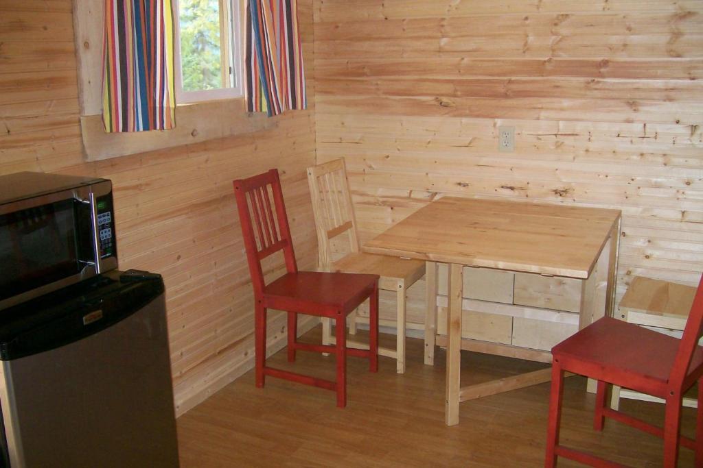 Noah'S Ark Campground Revelstoke Kamer foto