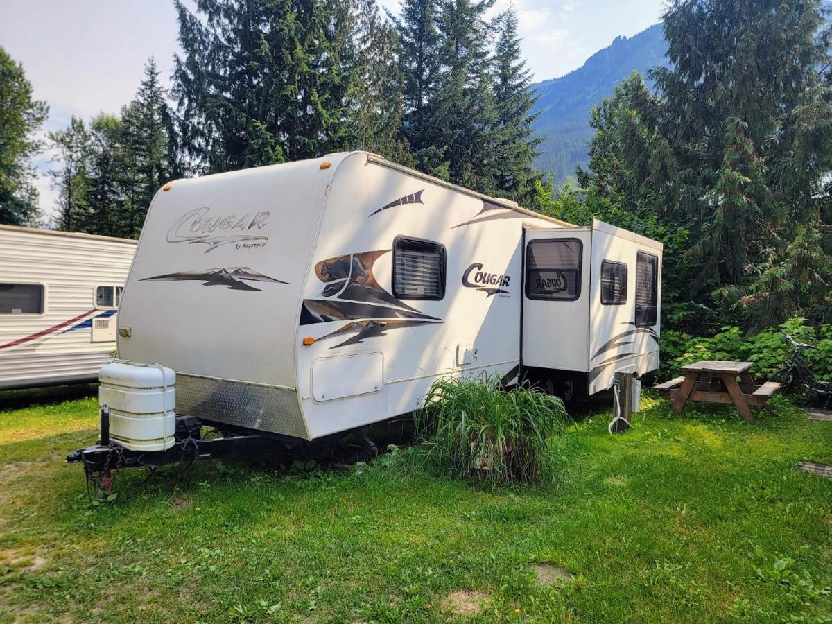 Noah'S Ark Campground Revelstoke Buitenkant foto