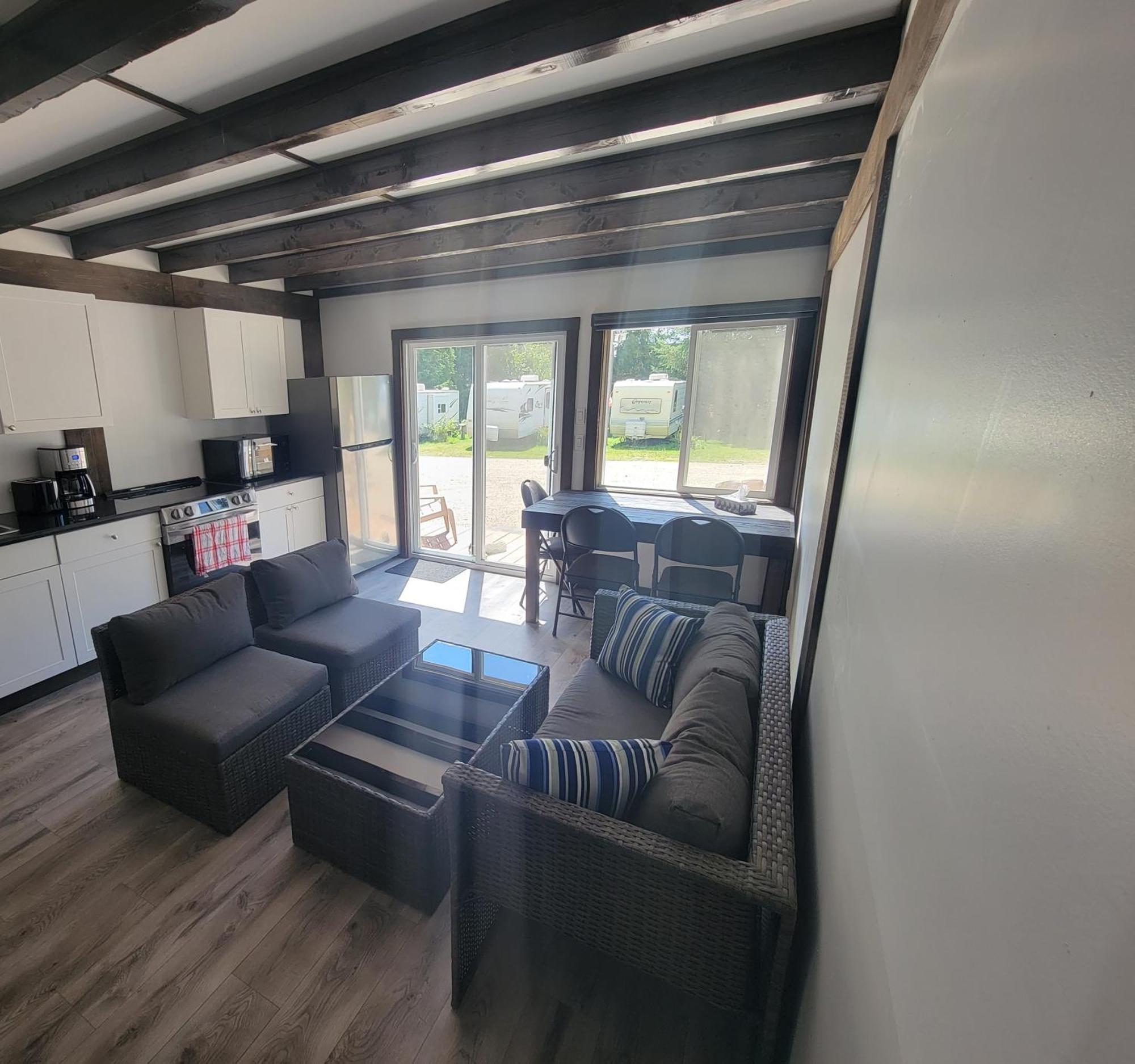 Noah'S Ark Campground Revelstoke Buitenkant foto