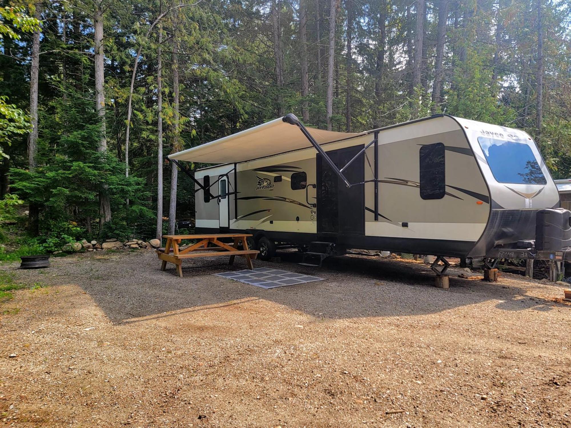 Noah'S Ark Campground Revelstoke Buitenkant foto