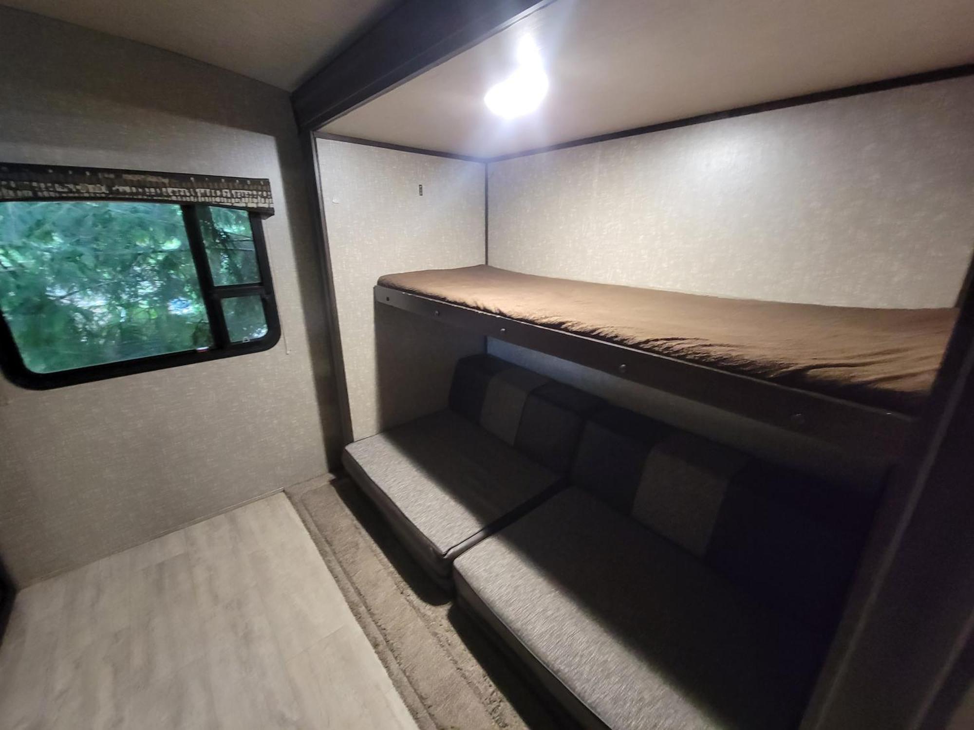 Noah'S Ark Campground Hotel Revelstoke Buitenkant foto