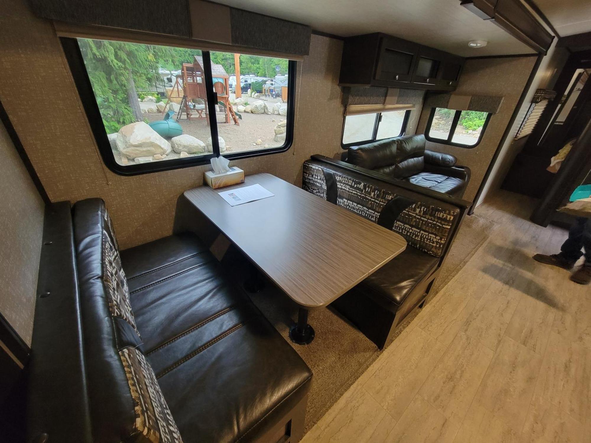 Noah'S Ark Campground Revelstoke Buitenkant foto