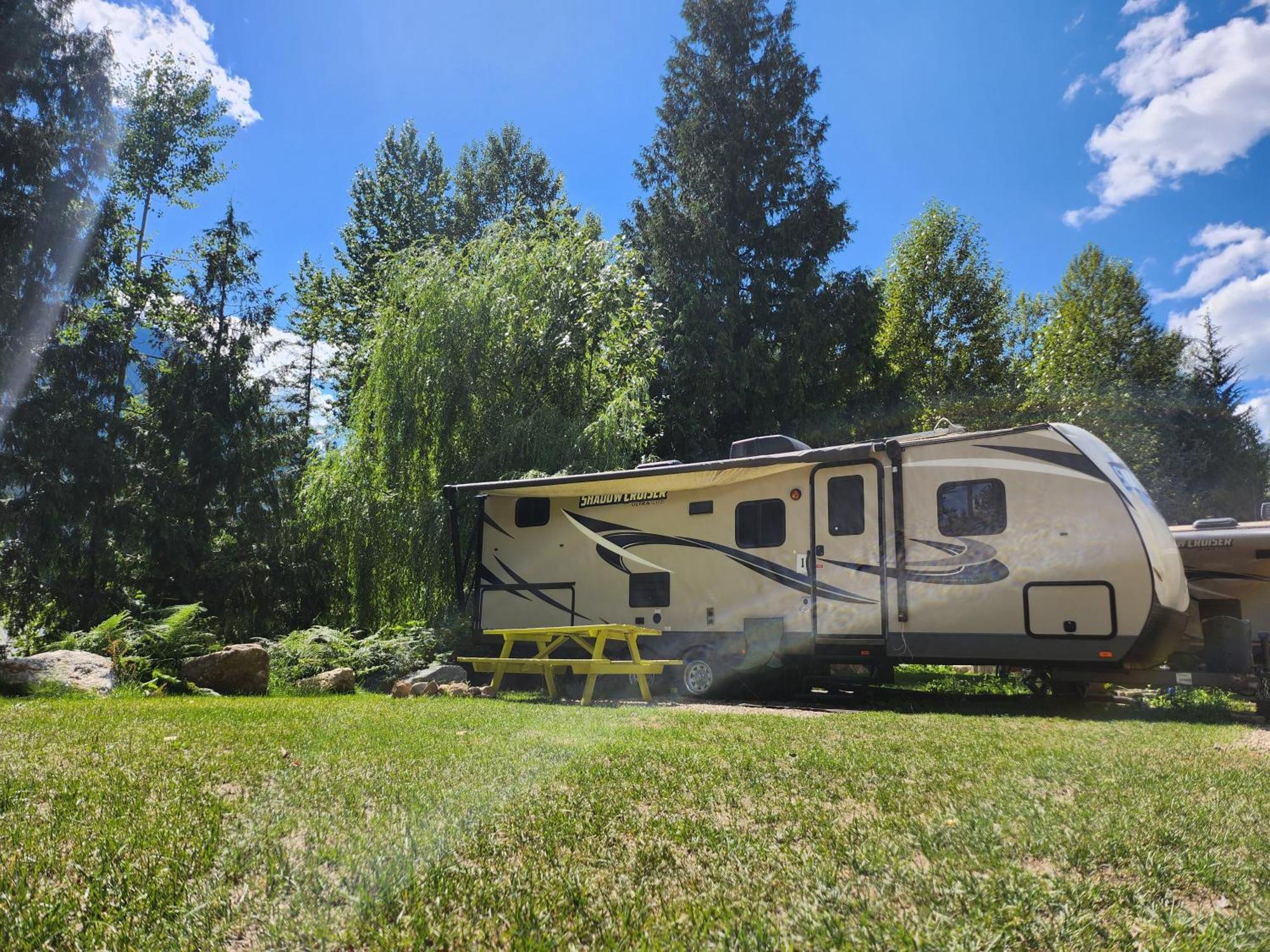 Noah'S Ark Campground Revelstoke Buitenkant foto