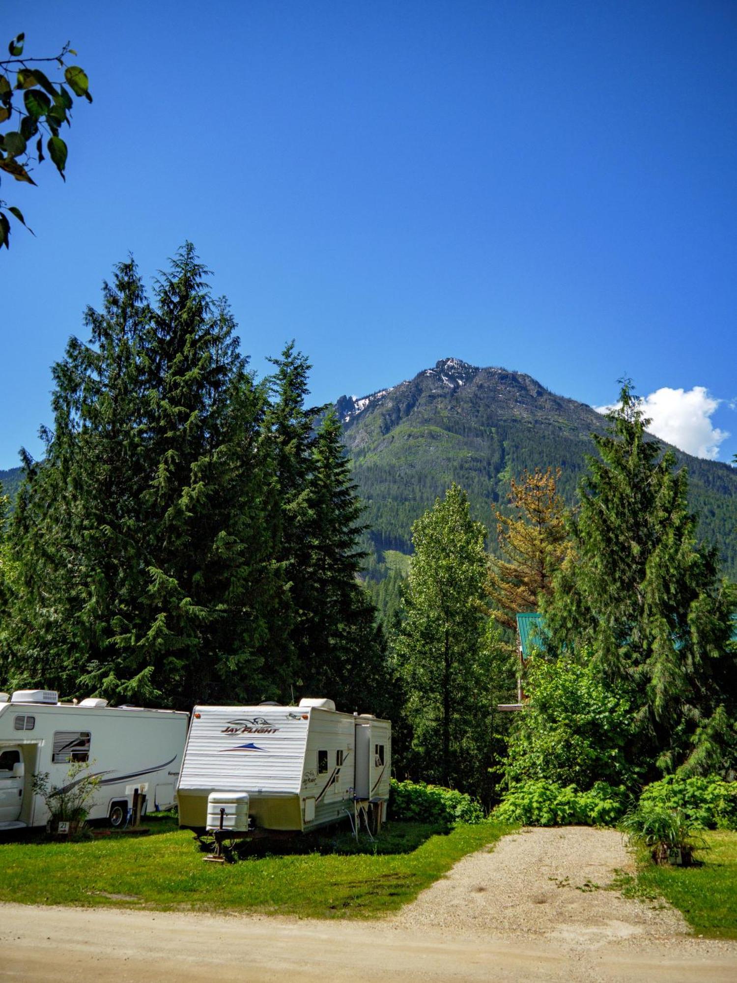 Noah'S Ark Campground Revelstoke Buitenkant foto