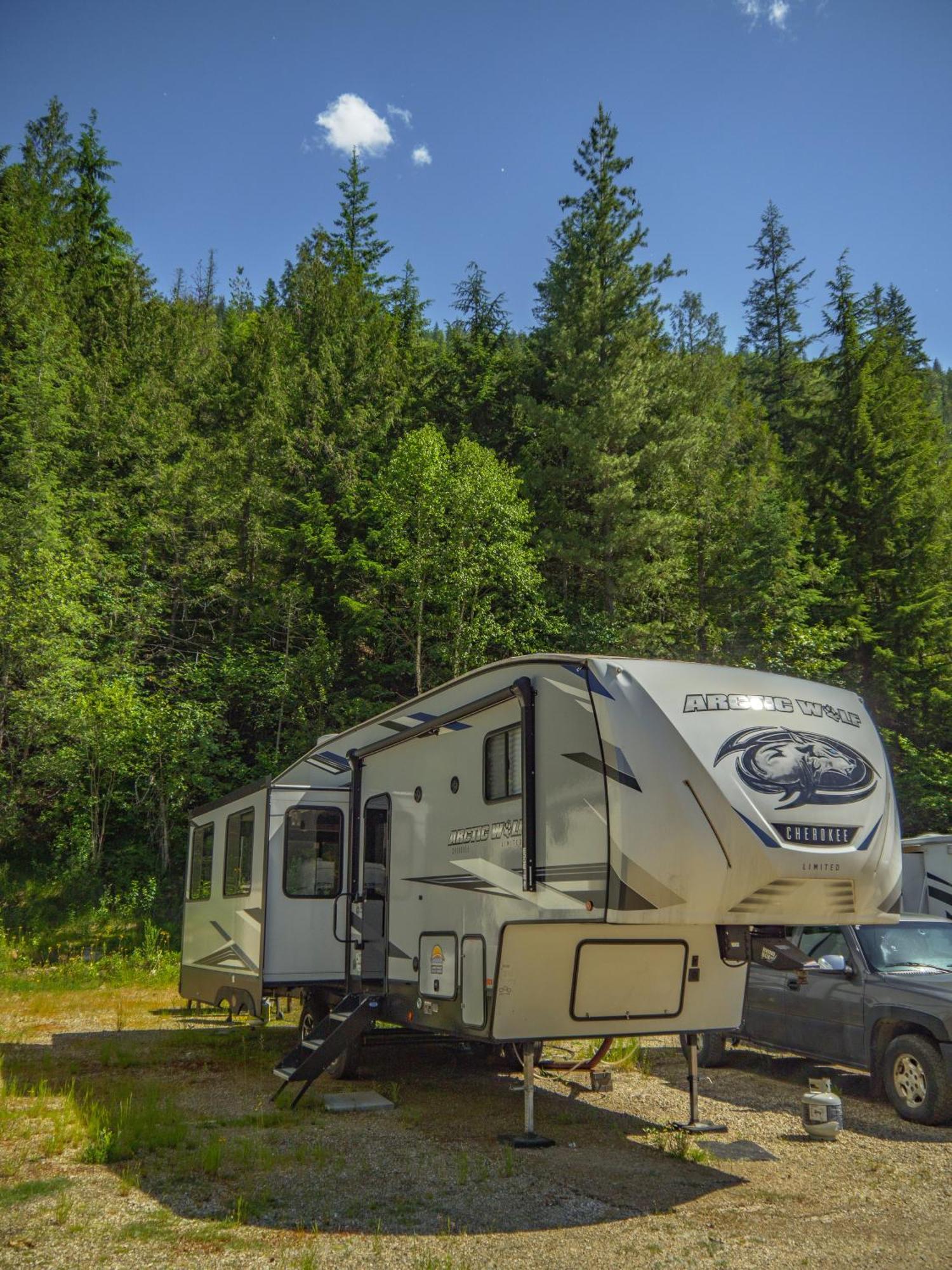 Noah'S Ark Campground Revelstoke Buitenkant foto